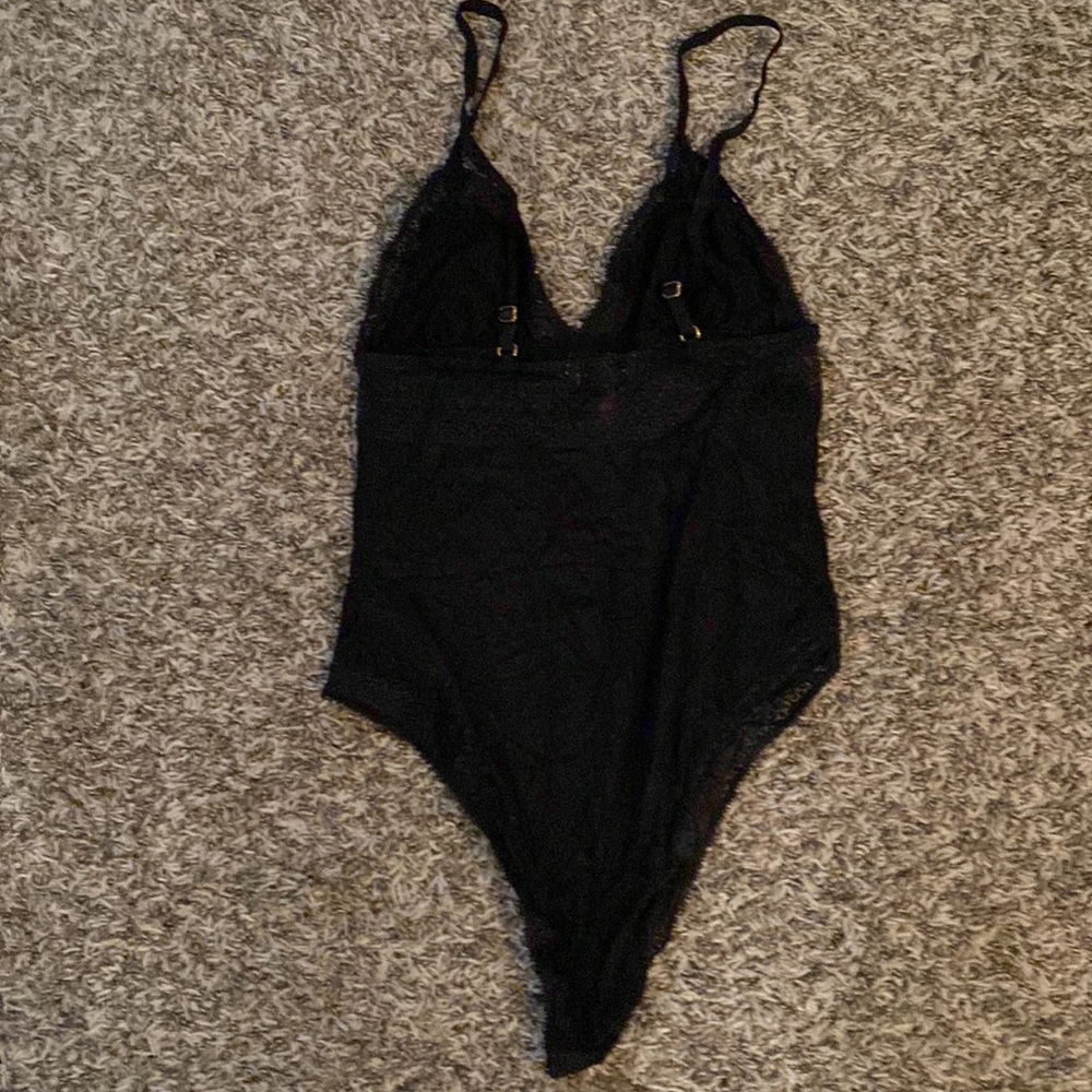 Victoria Secret - Picture 2 of 4